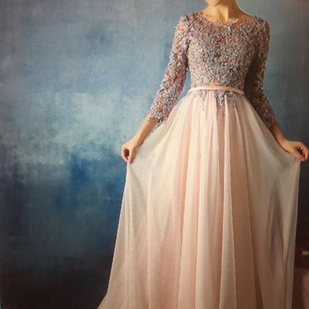Beautiful pink dress. 3/4 link sleeves Brand new!